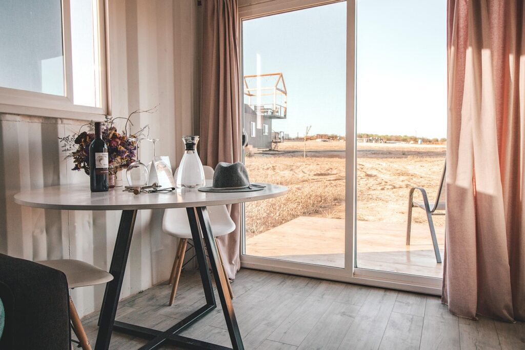 Understanding the Impact of Fake Reviews on Boutique Hotels Understanding the Impact of Fake Reviews on Boutique Hotels